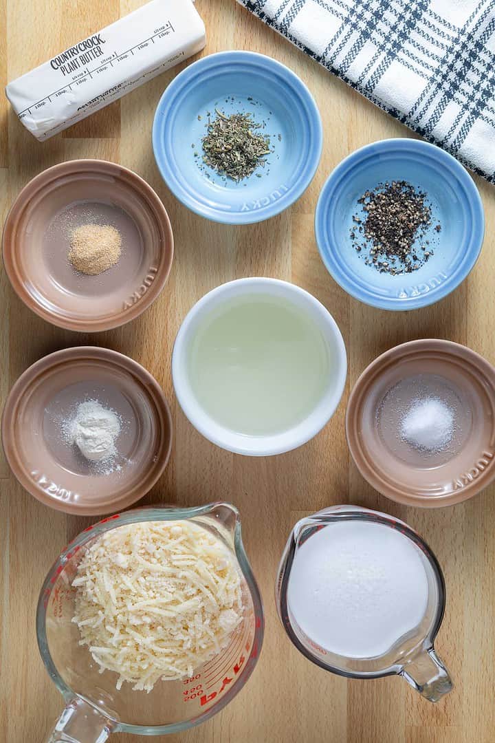 Ingredients for the recipe for vegan Alfredo sauce