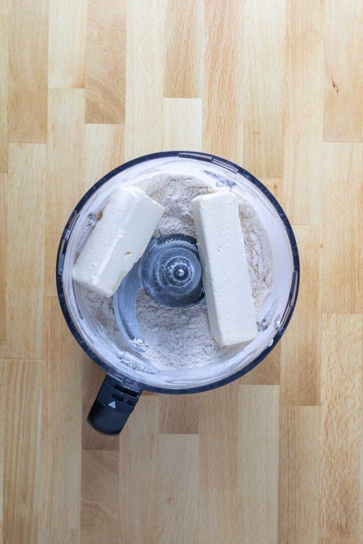 Using a food processor to make the crust for the vegan apple pie recipe