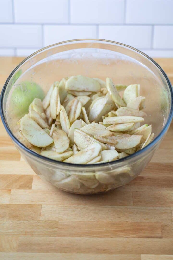 Mixture stirred into the apple slices