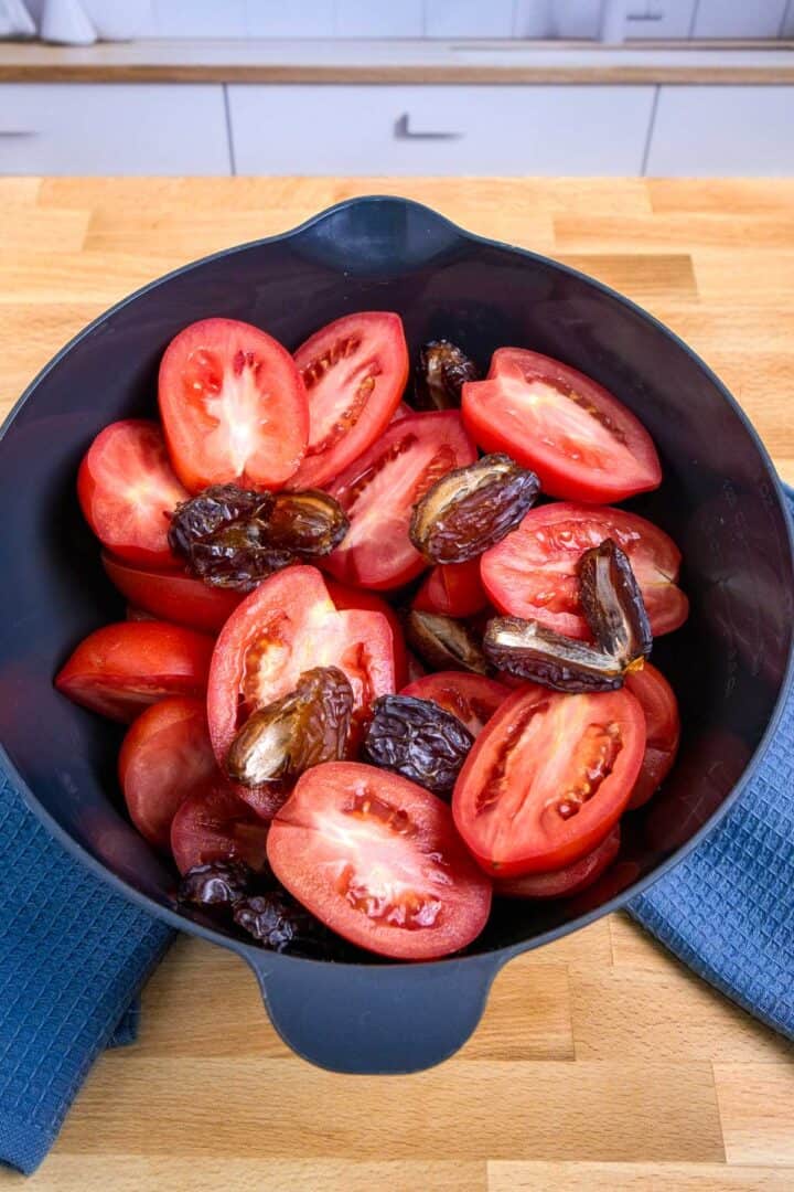 Ingredients for a batch of no sugar ketchup