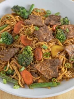 Easy Vegan Lo Mein with Beef TVP Slices and Sauce