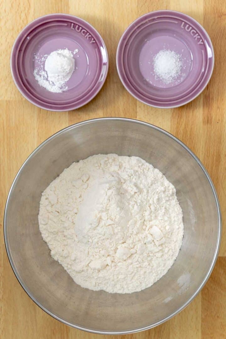 Dry ingredients for making kruidnoten